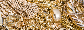 How to store necklaces so they don't tangle.