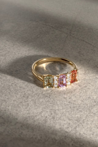 18k Yellow Gold 3 Sapphire & Diamond Ring