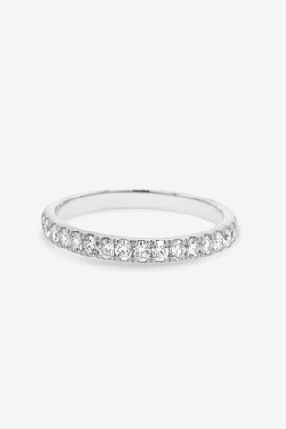 18k white gold wedding and eternity band with 17 round brilliant diamonds set in continuous line