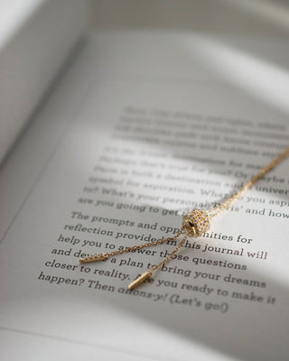 Uri 9k yellow gold lariat necklace with diamond-set barrel and tapered diamond drops